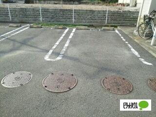 グレース尾崎（101） 駐車場
