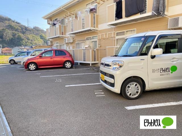 シャロル内原（105） 駐車場