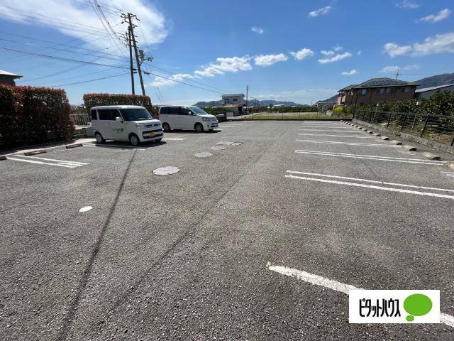 エレガンス・Ｋ　Ⅰ（102） 駐車場