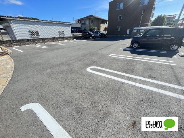 クレシア（101） 駐車場