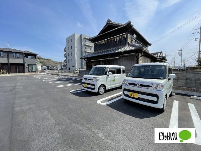 リヴェール西庄Ⅱ（206） 駐車場