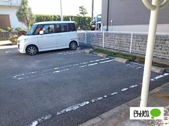 グレース尾崎（202） 駐車場