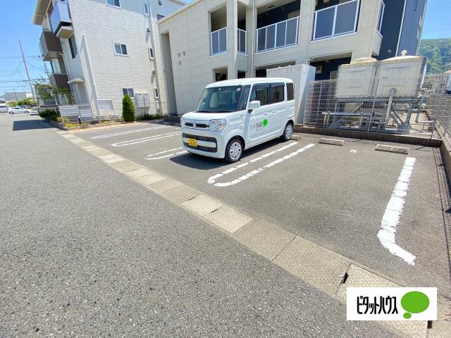 Ｓ・ＬＩＦＥ（102） 駐車場