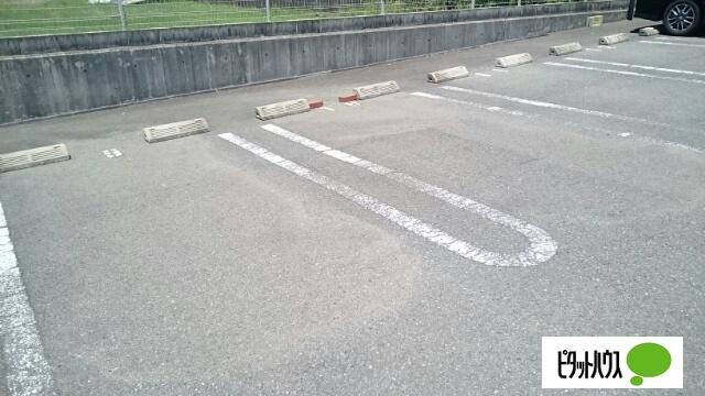 シャンペトル（103） 駐車場