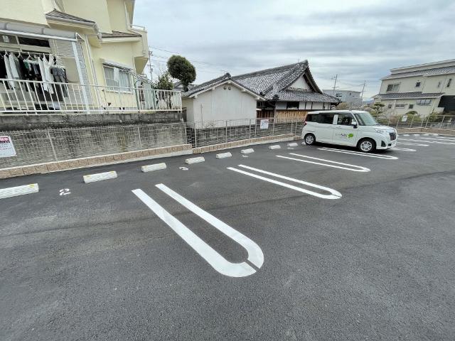 レットル・ダムールＴ（101） 駐車場