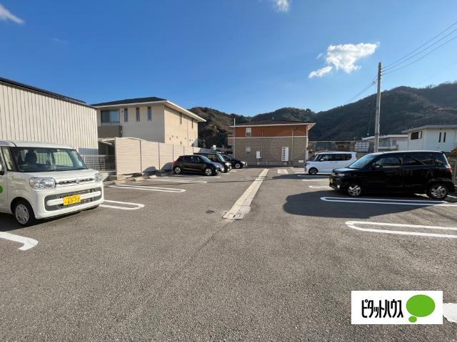 ブランシュ・フルール（103） 駐車場
