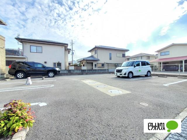コッティ　クスミール（203） 駐車場
