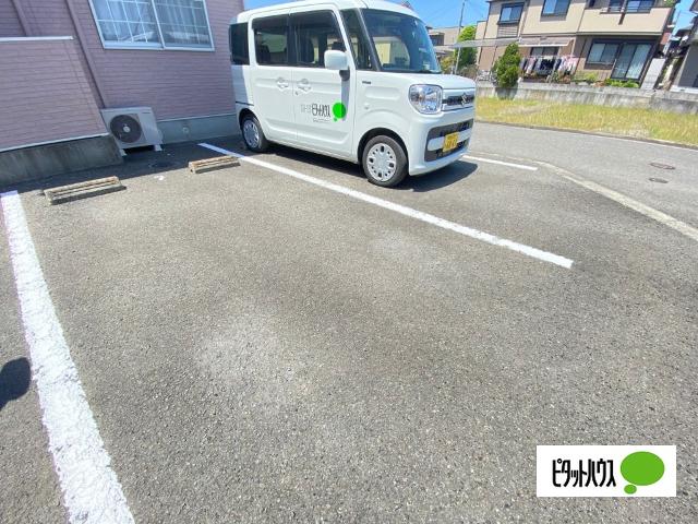 メゾン　ド　ヴィヴァーチェⅡ（201） 駐車場