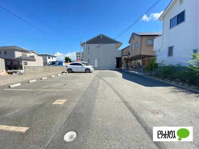 ファミール中之島（206） 駐車場