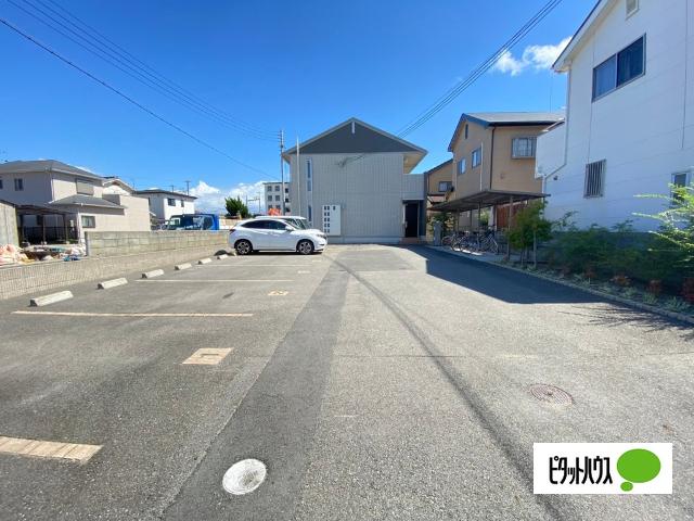 ファミール中之島（206） 駐車場