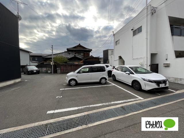 堀止マンション 駐車場