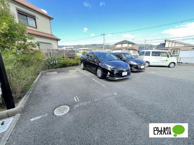 レ・プリムール（107） 駐車場