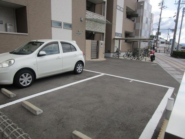 アメニティ高松（303） 駐車場