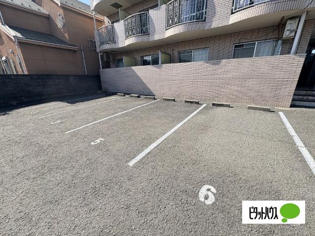 ぷてぃこんふぉーる（403） 駐車場