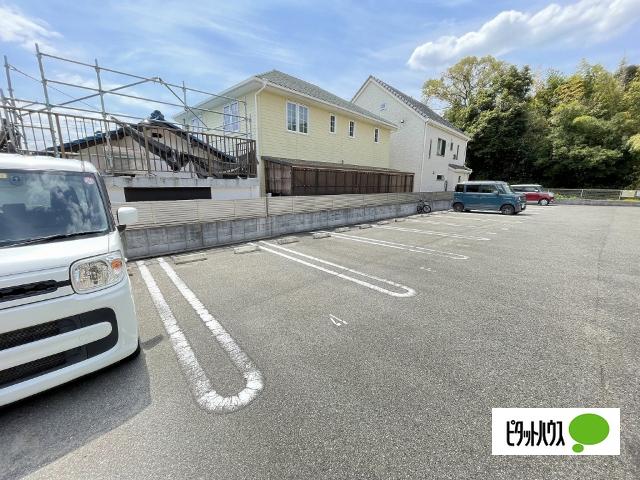 シャーメゾン園部（102） 駐車場