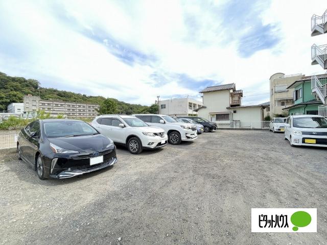 シャトーハイツ（302） 駐車場