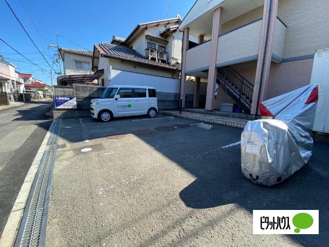 ヴィラソレイユ（202） 駐車場