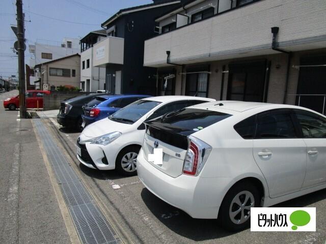 フロレスタ　セゾン（102） 駐車場