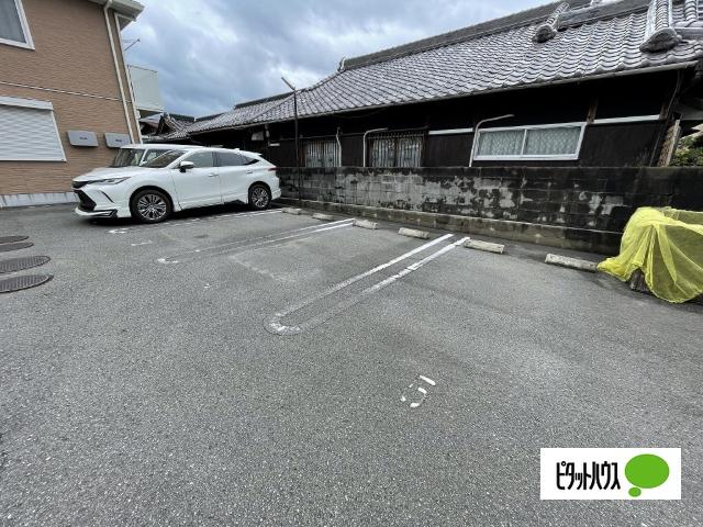 シャーメゾンUEDA（101） 駐車場