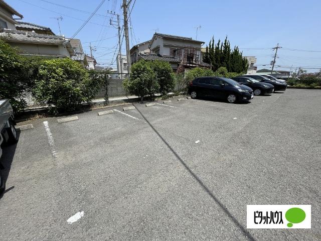 ピースフルモアメルセ（205） 駐車場
