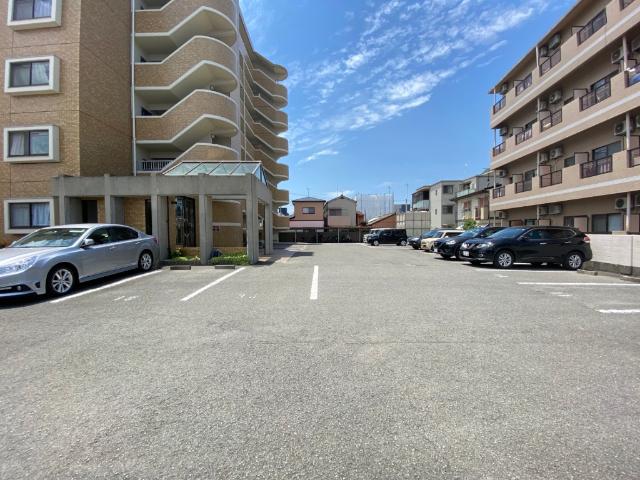 ラフィーネ黒田（205） 駐車場