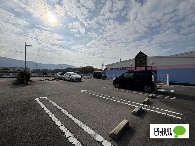 シャーメゾン　クレセント 駐車場