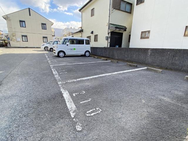 ディアス黒江 駐車場