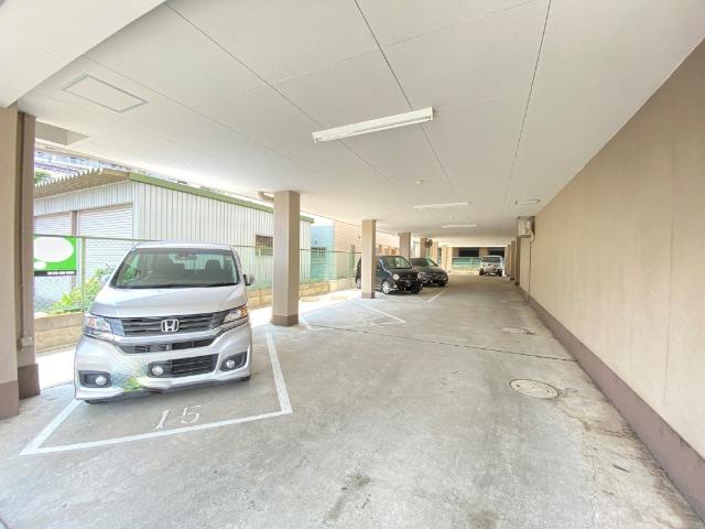 サンパレス（512） 駐車場