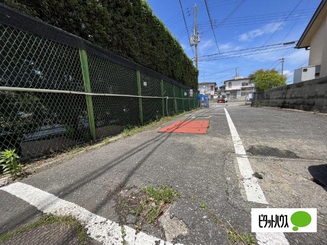 メゾンクルール（302） 駐車場