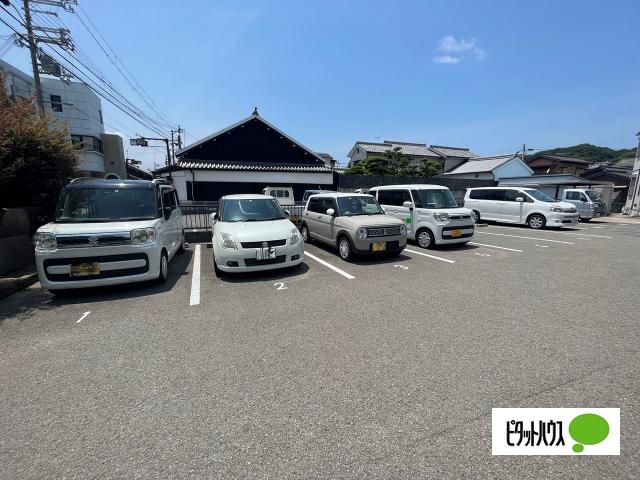 パレスデュオ・照 駐車場