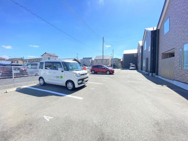 プレゾンR２４（E） 駐車場