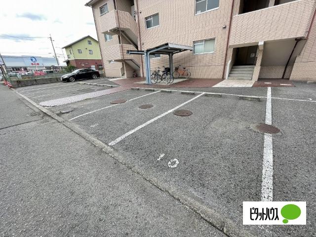 グリーンリーフ（302） 駐車場