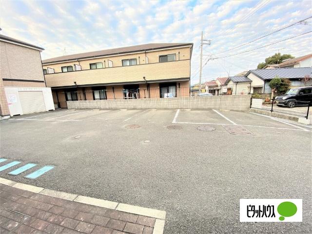M　グラナート（102） 駐車場