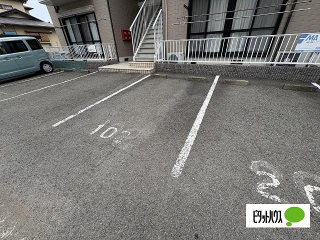 ディアス栄谷（201） 駐車場