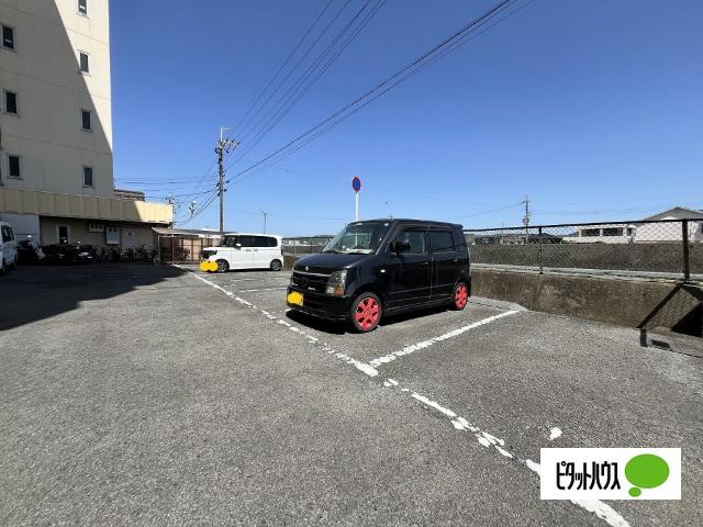 ヤマイチPLAZA東松江（401） 駐車場