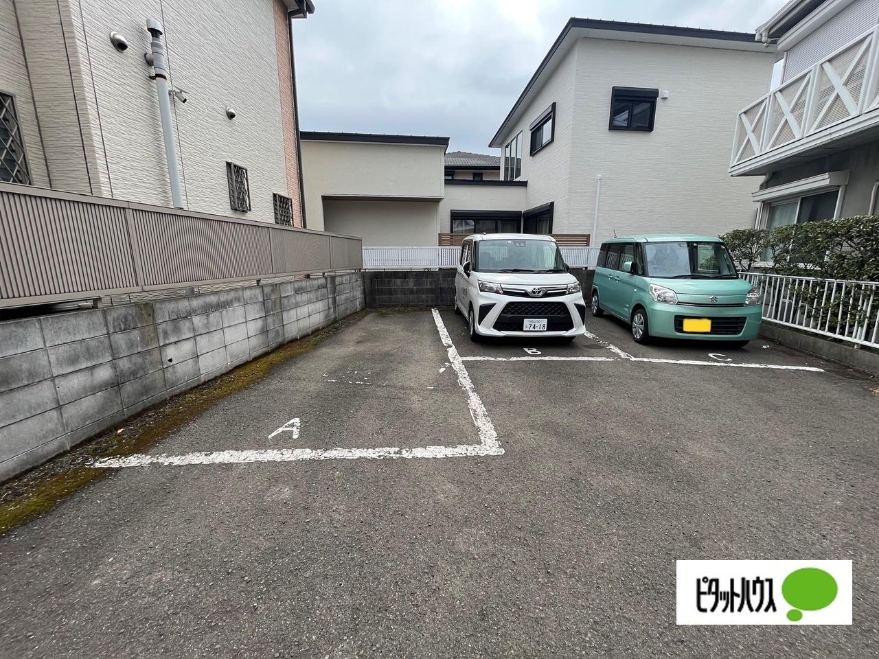 フレグランス堀止（102） 駐車場