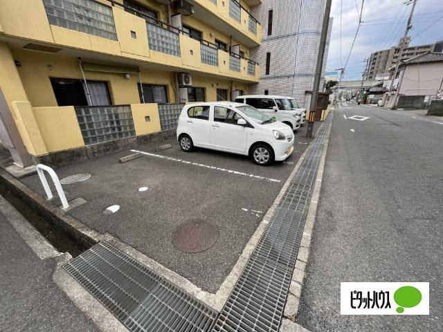 マンション本町（211） 駐車場