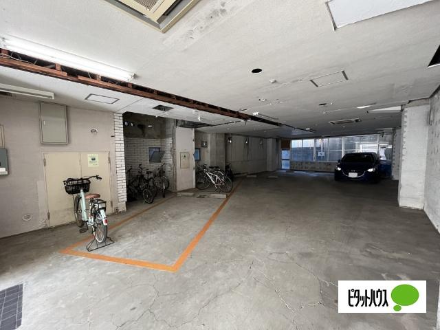 アミカビル（401） 駐車場
