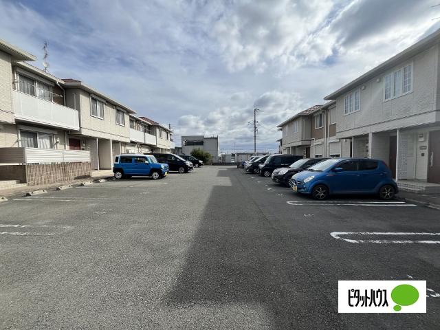 シャーメゾン陽（206） 駐車場