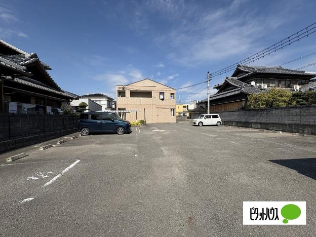 グランシャリオ（202） 駐車場