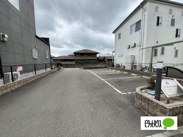 ラ・カーサHANA（103） 駐車場