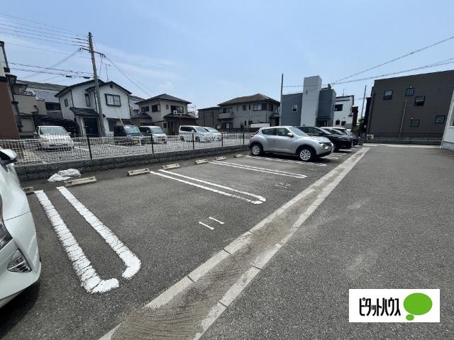 ルミナス・ハイム（205） 駐車場
