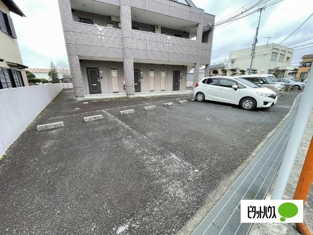 メゾン弘西（102） 駐車場