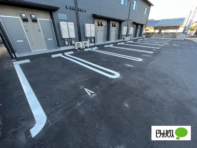 グランニエル（102） 駐車場