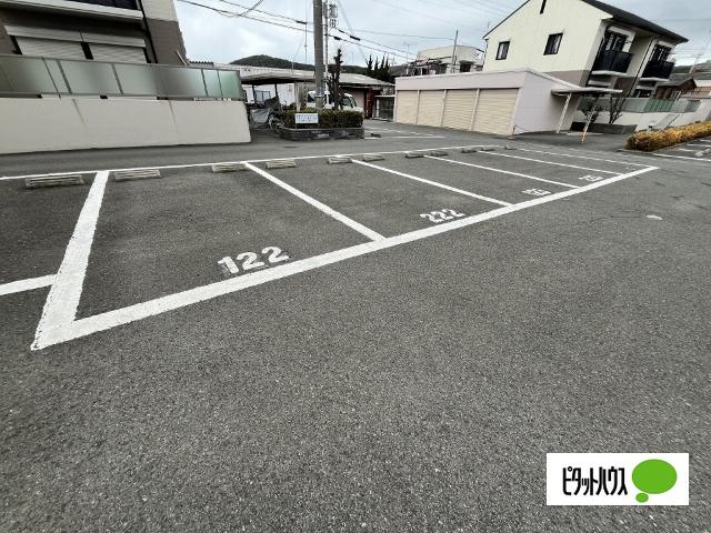 ラ・サルデーヌ 駐車場