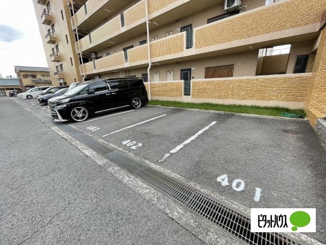 スペイシャル紀の川（302） 駐車場