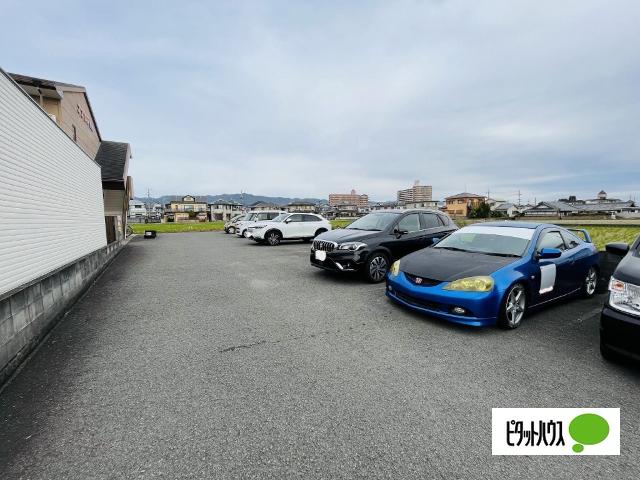 ナナヤマ岩出（103） 駐車場