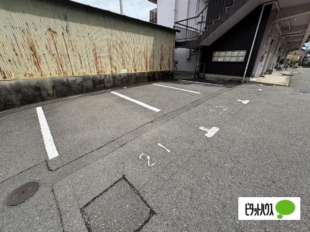 南本マンション（2-E） 駐車場