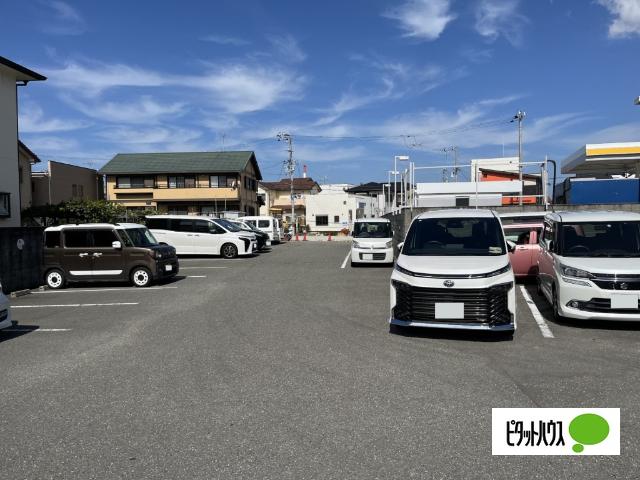 中島マンション　テナント 駐車場
