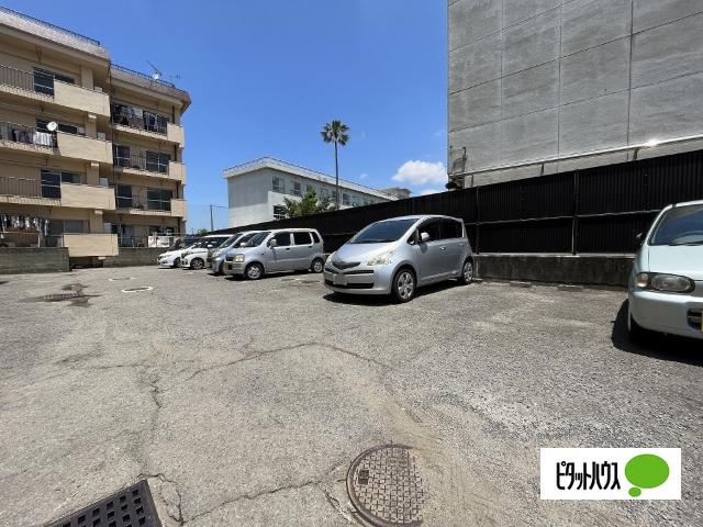 秋月マンション 駐車場